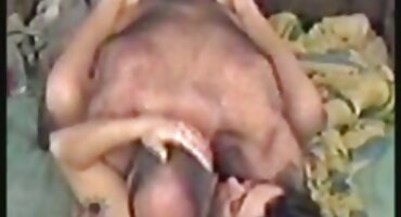 sex 24h Leah Silver với một chiếc trực xxx hay thăng bắt đầu quan hệ tình dục với 2 anh chàng da đen.